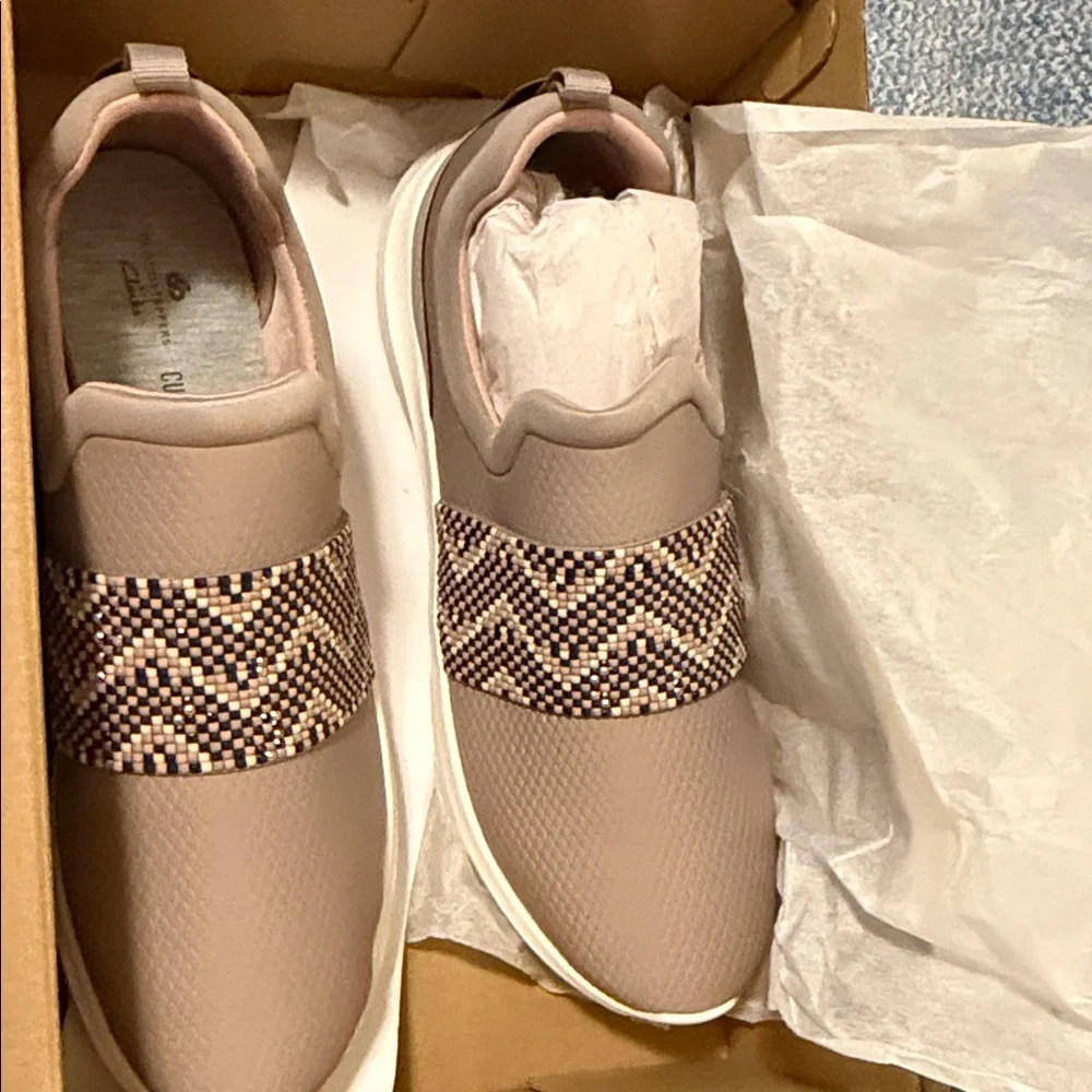 Clarks Slip-On Athletic Sneaker in Blush Pink with Multicolor Beaded Strap - Picture 11 of 12